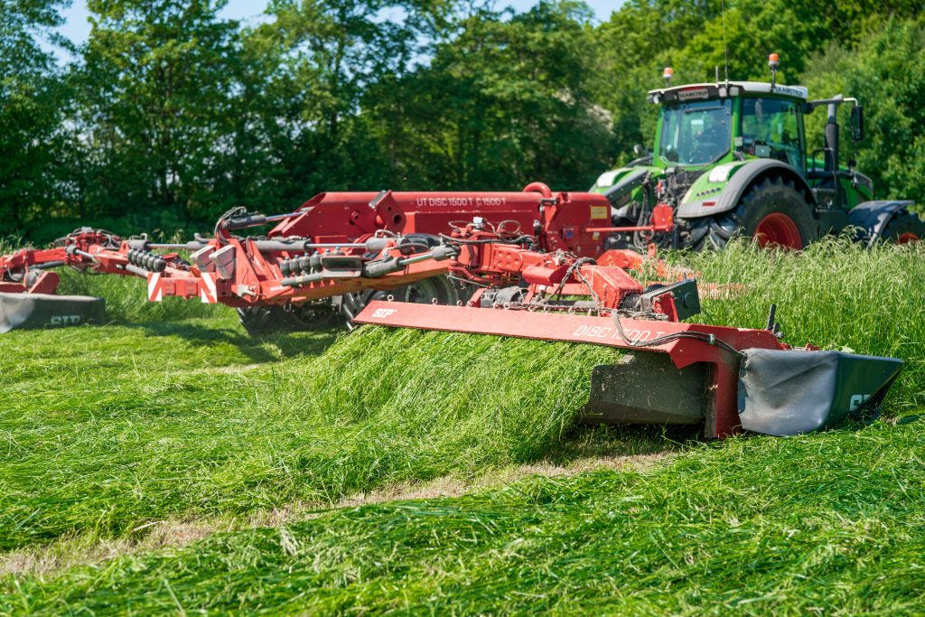 SIP Disc mower SILVERCUT DISC 1500 T FPC transport with FENDT tractor