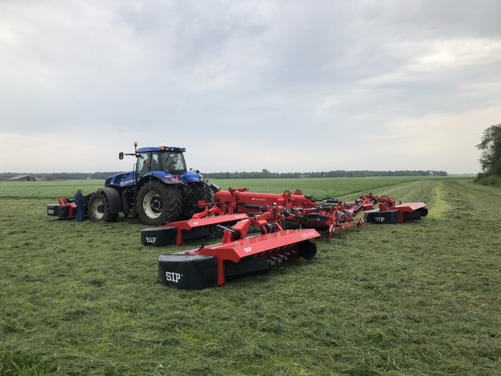 SIP Disc mower SILVERCUT DISC 1500 T FPC with New Holland tractor