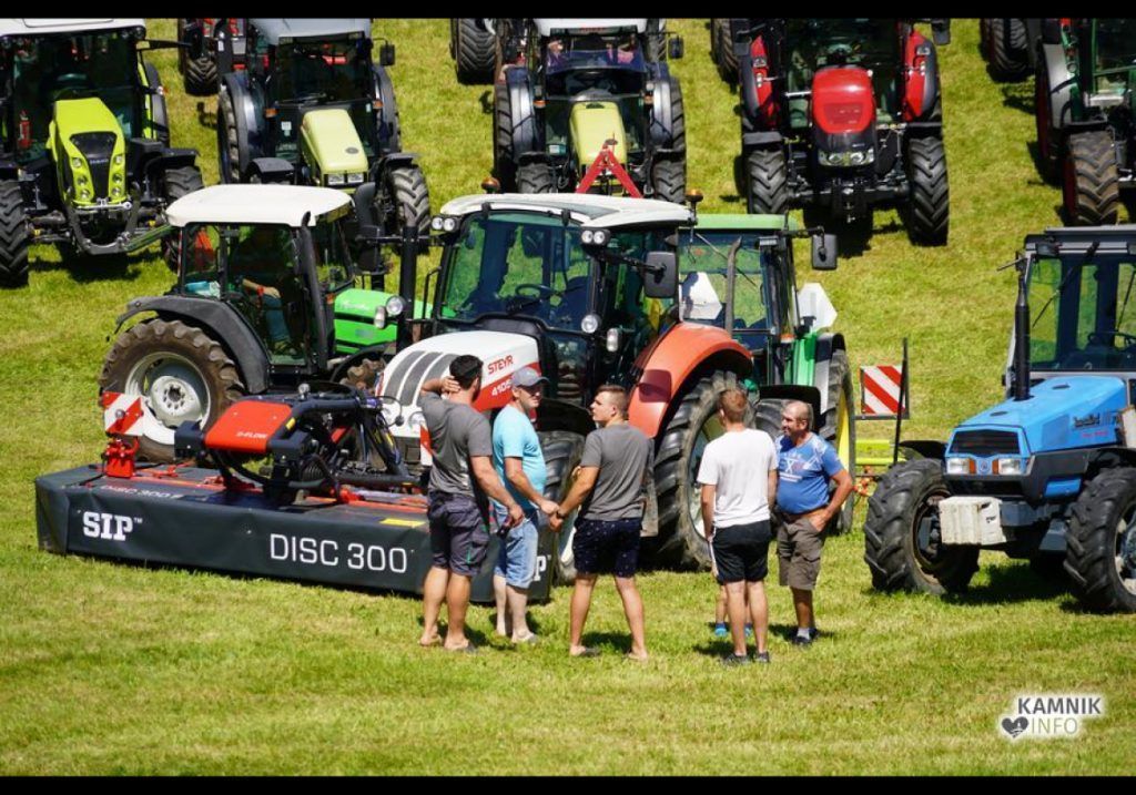 Blagoslov traktorje in prikaz kmetijskih strojev – Veliki hrib v Tuhinjski dolini